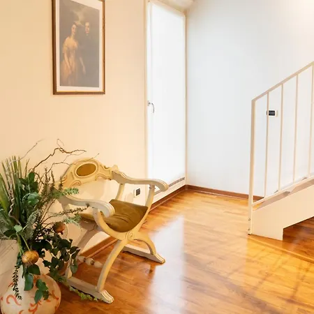 Guesthost - Byron In Historic Center Apartment